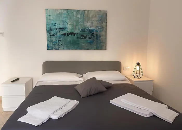 Nella's Carlo Iii Napoli